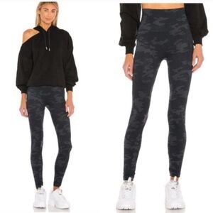 Spanx Look At Me Now High Rise Black / Gray Camo Leggings Women’s Small